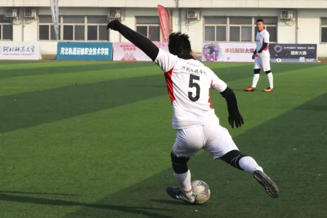 杨28+11老鹰险胜凯尔特人 步行者送76人5连败